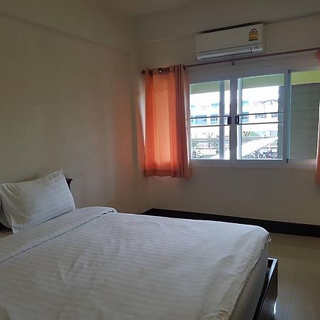 Jaroensin Place Buriram Buitenkant foto