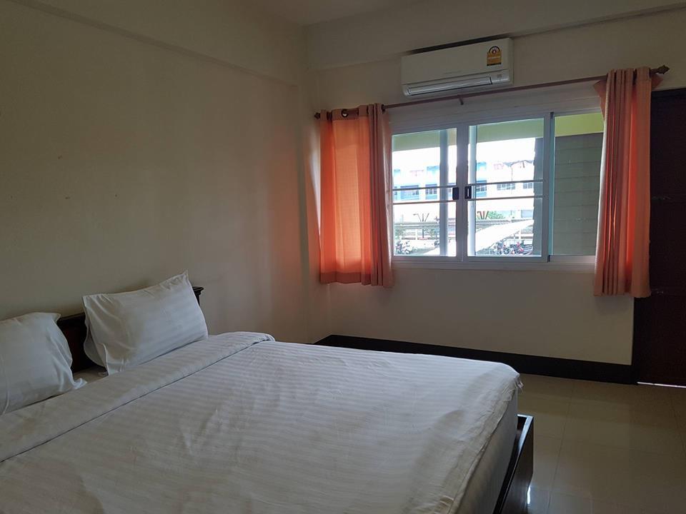 Jaroensin Place Buriram Buitenkant foto