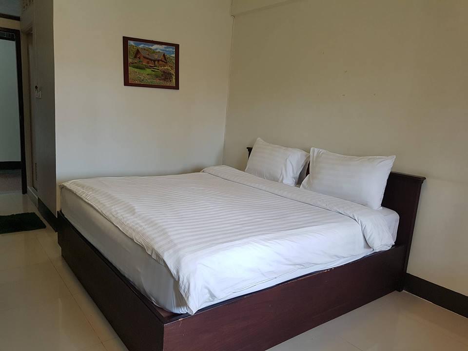 Jaroensin Place Buriram Buitenkant foto