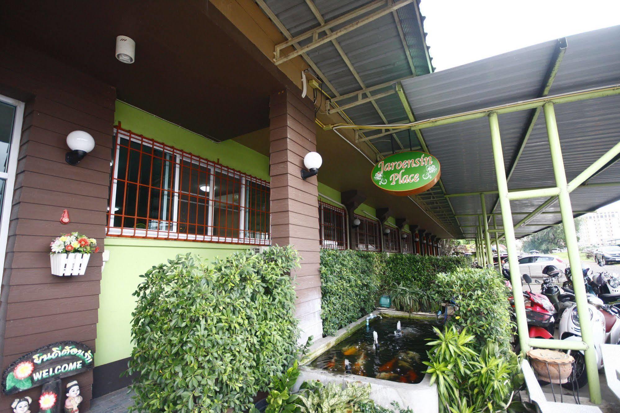 Jaroensin Place Buriram Buitenkant foto