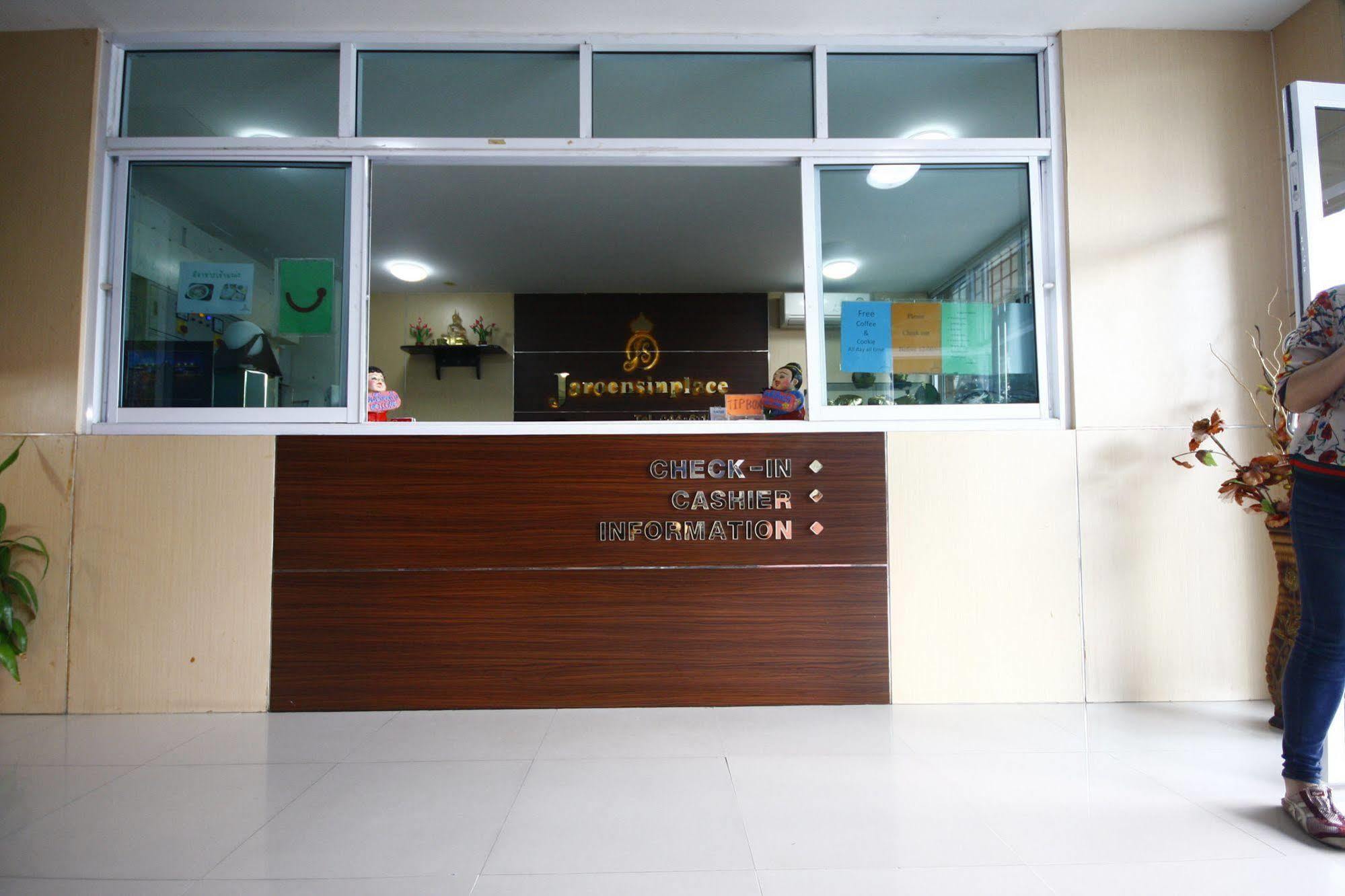 Jaroensin Place Buriram Buitenkant foto