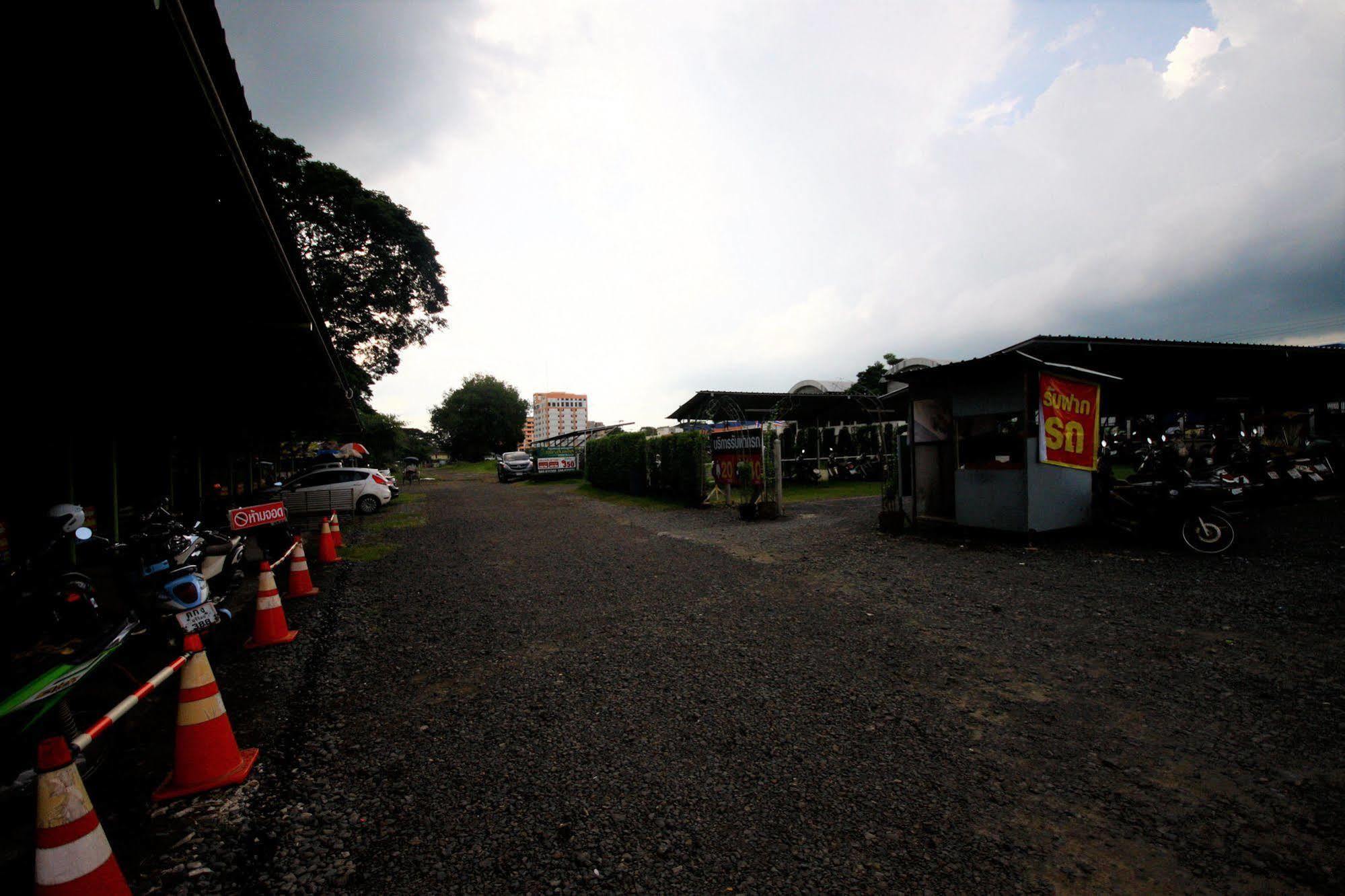Jaroensin Place Buriram Buitenkant foto